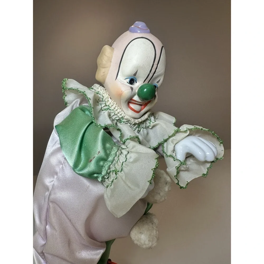 Victoria Ashlea Originals Benny Clown Music Box Plays Send In The Clowns